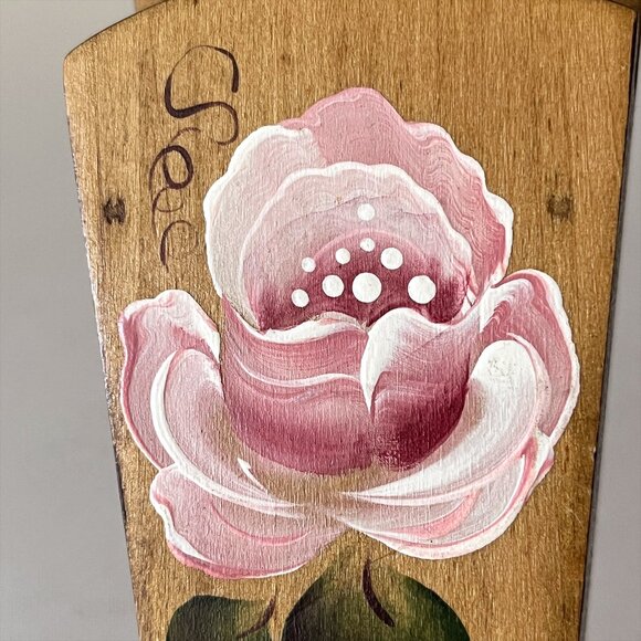 Vintage Hand Painted Wooden Scissor Holder Floral Wall Pocket Pink Flower Signed - Picture 2 of 6
